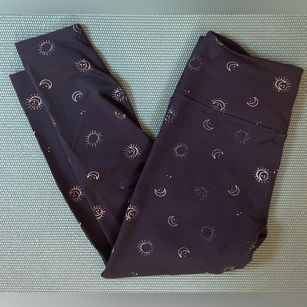 Beyond Yoga Sun & Moon ☀️🌙Gold Foil & Black 7/8 Legging XL - Picture 7 of 7